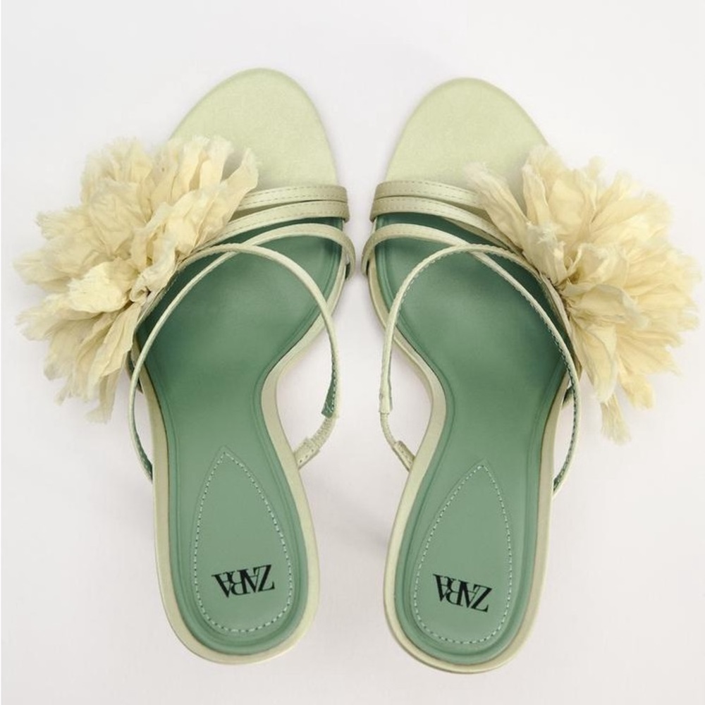 Zara‎ Healed Sandals With Maxi Flowers - Picture 16 of 17